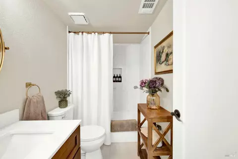 Bath - 230 Fuller Ln, Dixon, CA 95620 photo 5 of 5