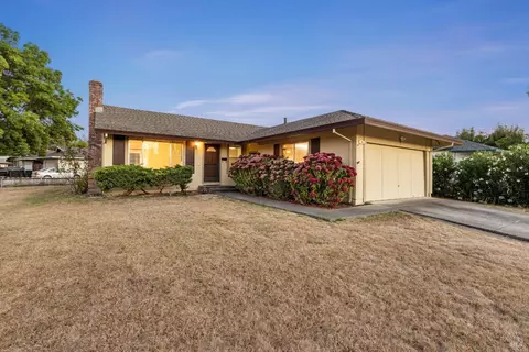 540 Lanyard Ct E, Rohnert Park, CA 94928