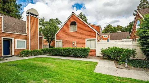 2520 Lakeview Dr, Santa Rosa, CA 95405