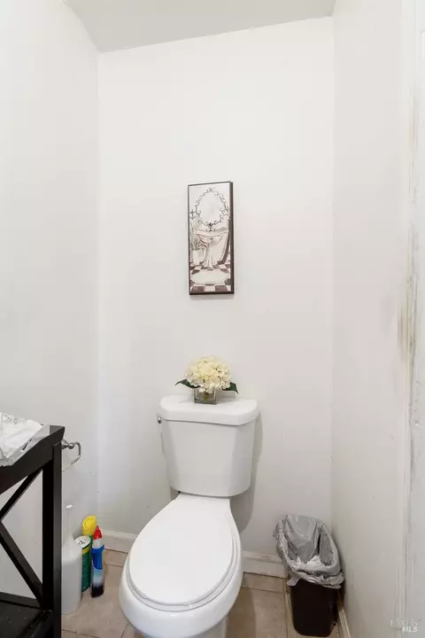 Bath - 32 Daniels Ave, Vallejo, CA 94590 photo 4 of 5