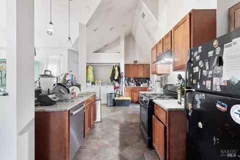 Kitchen - 32 Daniels Ave, Vallejo, CA 94590 photo 2 of 4