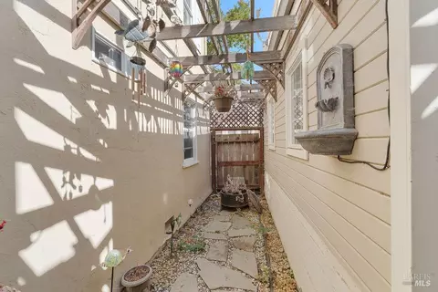 Exterior - 32 Daniels Ave, Vallejo, CA 94590 photo 10 of 10