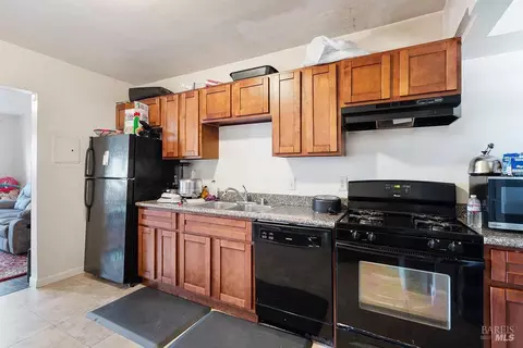 Kitchen - 32 Daniels Ave, Vallejo, CA 94590 photo 1 of 4