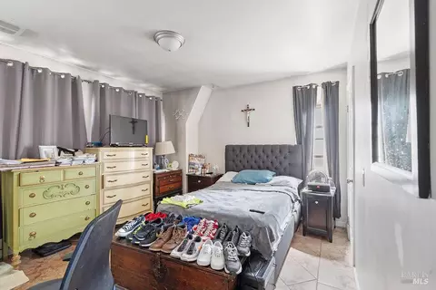Bedroom - 32 Daniels Ave, Vallejo, CA 94590 photo 6 of 7
