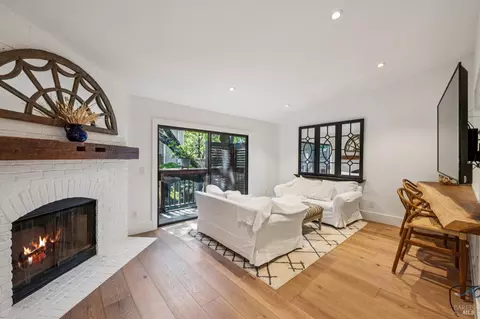 4 Freedom Ln S, Petaluma, CA 94952