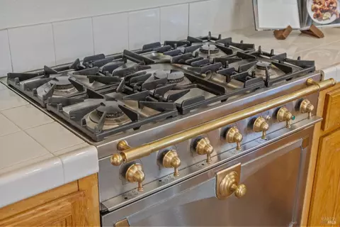 Kitchen - 6844 Sunriver Ln, Vallejo, CA 94591 photo 6 of 7