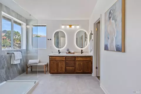 Bath - 6844 Sunriver Ln, Vallejo, CA 94591 photo 2 of 4