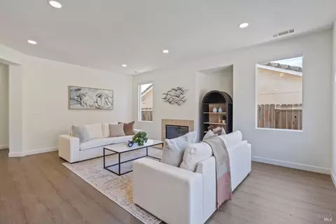 Living - 6844 Sunriver Ln, Vallejo, CA 94591 photo 2 of 3