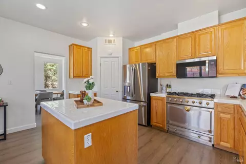Kitchen - 6844 Sunriver Ln, Vallejo, CA 94591 photo 2 of 7