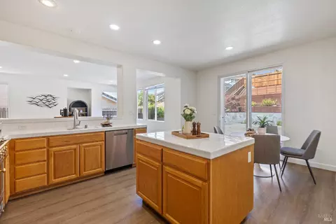 Kitchen - 6844 Sunriver Ln, Vallejo, CA 94591 photo 3 of 7