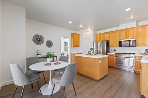 Kitchen - 6844 Sunriver Ln, Vallejo, CA 94591 photo 7 of 7