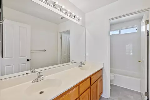 Bath - 6844 Sunriver Ln, Vallejo, CA 94591 photo 4 of 4