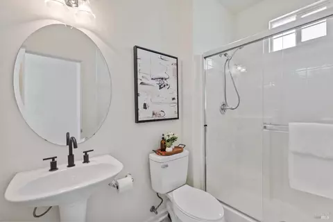 Bath - 6844 Sunriver Ln, Vallejo, CA 94591 photo 1 of 4