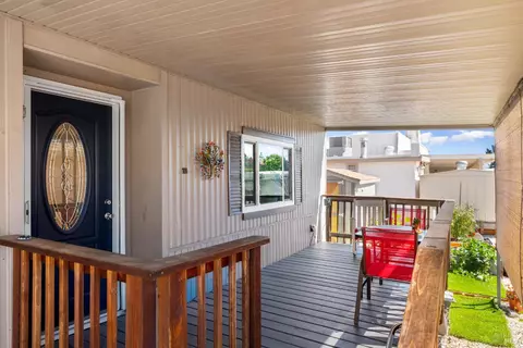 99 Hacienda Dr, Napa, CA 94558