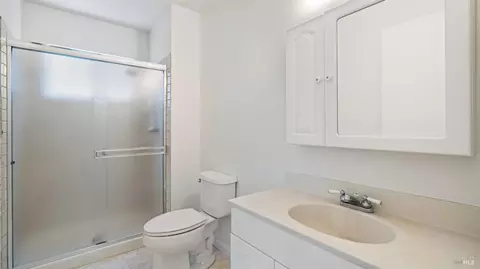 Bath - 809 Robin Way, Petaluma, CA 94954 photo 1 of 2