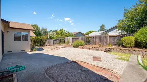 Exterior - 809 Robin Way, Petaluma, CA 94954 photo 4 of 4