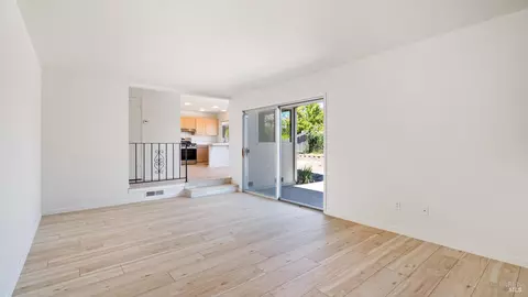 Living - 809 Robin Way, Petaluma, CA 94954 photo 7 of 7