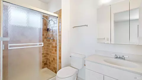 Bath - 809 Robin Way, Petaluma, CA 94954 photo 2 of 2