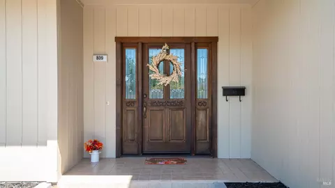 Entry Way - 809 Robin Way, Petaluma, CA 94954 photo 1 of 3