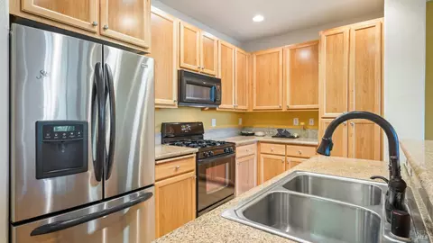 Kitchen - 7006 Santero Way, Cotati, CA 94931 photo 3 of 5