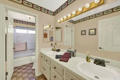 Bath - 960 Suffolk Way, Fairfield, CA 94533 photo 2 of 3