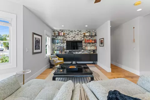 Living - 1533 G St, Napa, CA 94559 photo 6 of 9