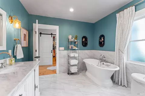 Bath - 1533 G St, Napa, CA 94559 photo 2 of 4