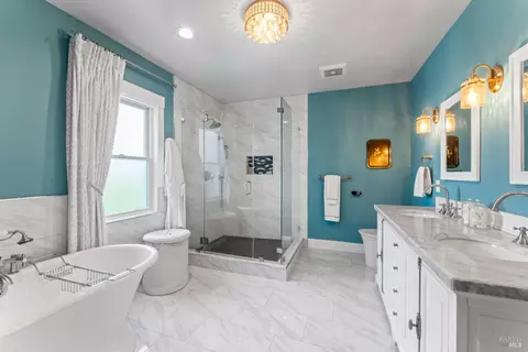 Bath - 1533 G St, Napa, CA 94559 photo 1 of 4