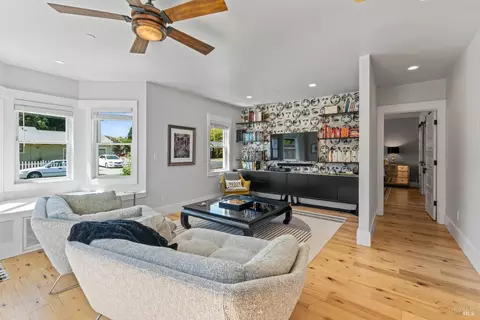 Living - 1533 G St, Napa, CA 94559 photo 8 of 9