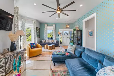 Living - 1533 G St, Napa, CA 94559 photo 3 of 9
