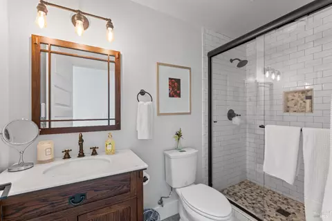 Bath - 1533 G St, Napa, CA 94559 photo 3 of 4