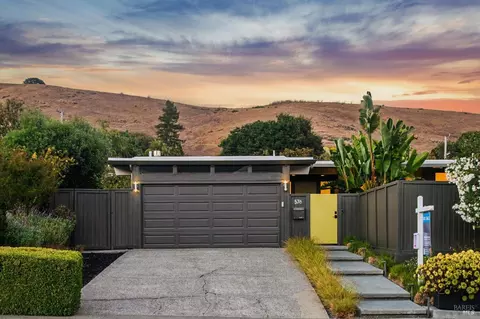576 Wakerobin Ln, San Rafael, CA 94903