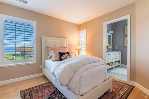 Bedroom - 13 Hingham Cv, San Rafael, CA 94901 photo 2 of 4
