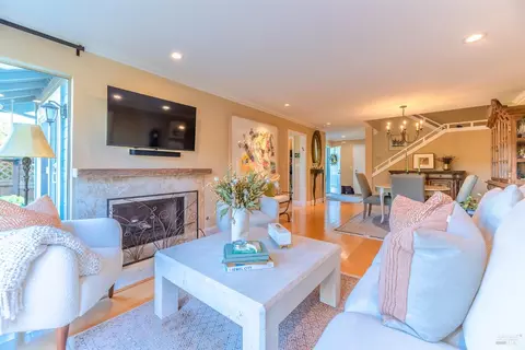 Living - 13 Hingham Cv, San Rafael, CA 94901 photo 2 of 3