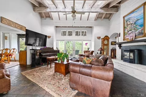 Living - 2847 D St, Petaluma, CA 94952 photo 2 of 3