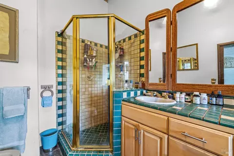 Bath - 2847 D St, Petaluma, CA 94952 photo 1 of 2