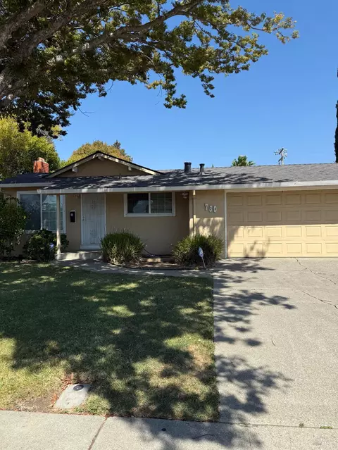 Exterior - 760 E Atlantic Ave, Fairfield, CA 94533 photo 2 of 7