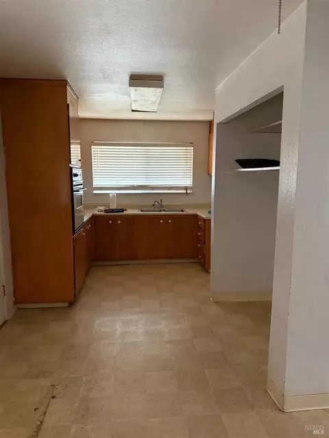 Kitchen - 760 E Atlantic Ave, Fairfield, CA 94533 photo 1 of 2