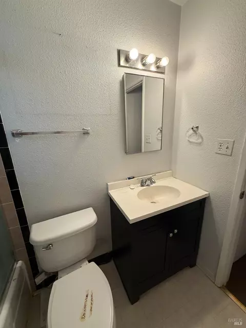 Bath - 760 E Atlantic Ave, Fairfield, CA 94533 photo 2 of 4
