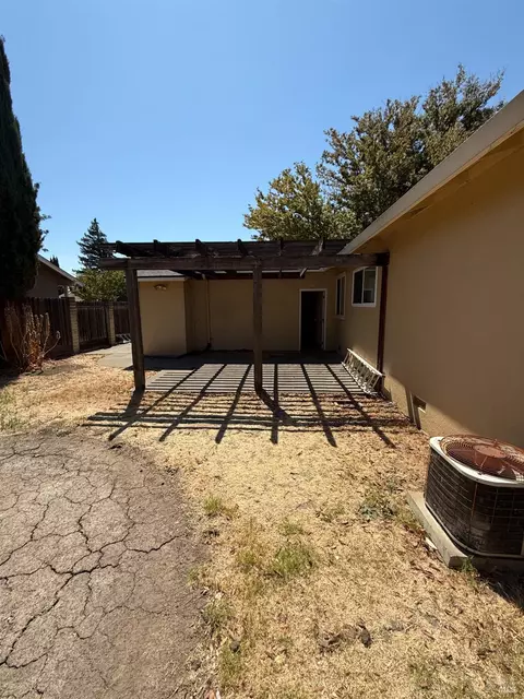 Exterior - 760 E Atlantic Ave, Fairfield, CA 94533 photo 7 of 7