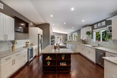 15 Julian Ave, Napa, CA 94559