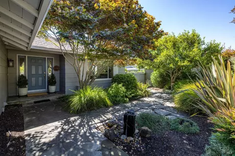 6 Pin Oak Pl, Santa Rosa, CA 95409