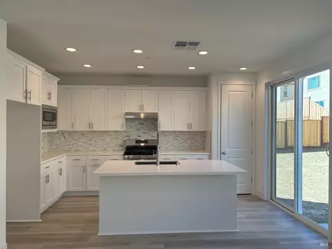 223 Echols Dr, Martinez, CA 94553 photo 2