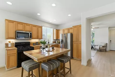 Kitchen - 463 Goblet Pl, Windsor, CA 95492 photo 2 of 4