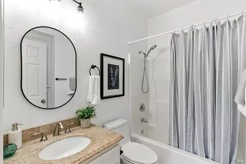 Bath - 463 Goblet Pl, Windsor, CA 95492 photo 1 of 3