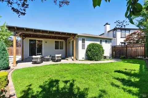 Exterior - 463 Goblet Pl, Windsor, CA 95492 photo 3 of 11