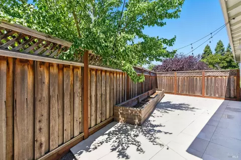 Exterior - 463 Goblet Pl, Windsor, CA 95492 photo 7 of 11