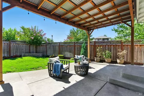 Exterior - 463 Goblet Pl, Windsor, CA 95492 photo 5 of 11