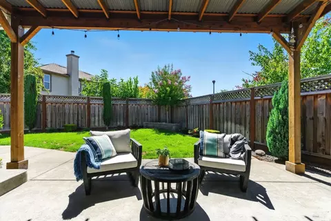 Exterior - 463 Goblet Pl, Windsor, CA 95492 photo 4 of 11