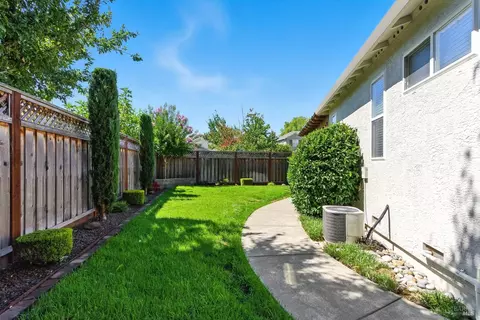 Exterior - 463 Goblet Pl, Windsor, CA 95492 photo 9 of 11